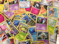 100 Assorted Pokemon Cards with Bonus Holos & Rares