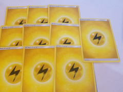 20 Basic Lightning Energy Cards (Sun & Moon Series Design, Unnumbered)