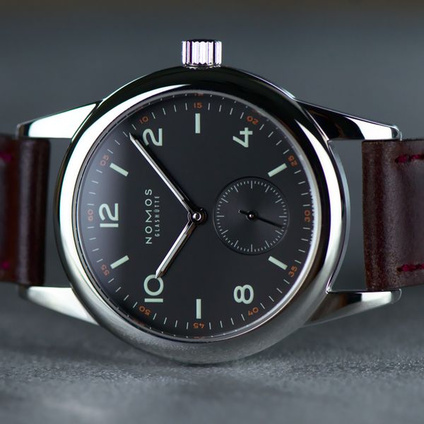 Nomos 702 - Club Dunkel