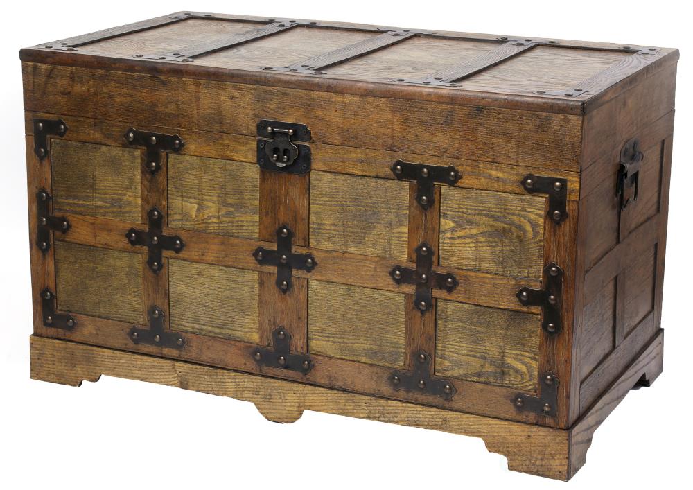 Vintiquewise - QI003413.M - Rustic Wood Streamer Trunk