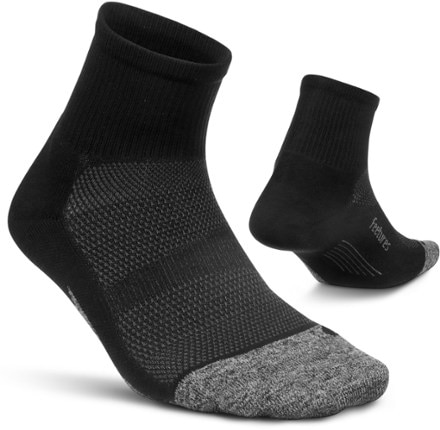 Feetures - Elite Light Cushion Quarter Socks - BLACK