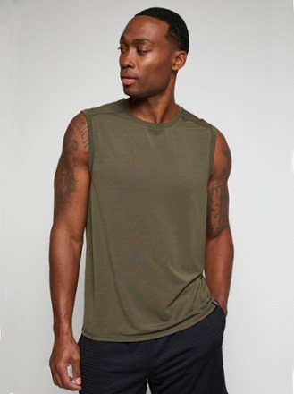 Fourlaps - Radius Muscle Sleeveless T-Shirt - Mens - ARMY GREEN