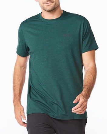2XU - Motion T-Shirt - Mens - PINE/BLACK