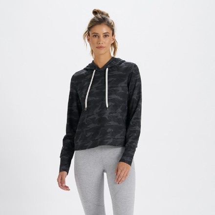 Vuori - Halo Essential Hoodie - Womens - BLACK CAMO