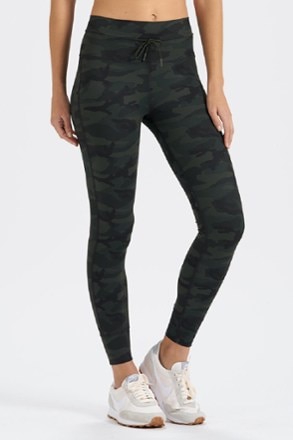 Vuori - Daily 7/8 Leggings - Womens - GREEN CAMO