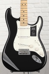 Fender Player Stratocaster - Black with Maple Fingerboard