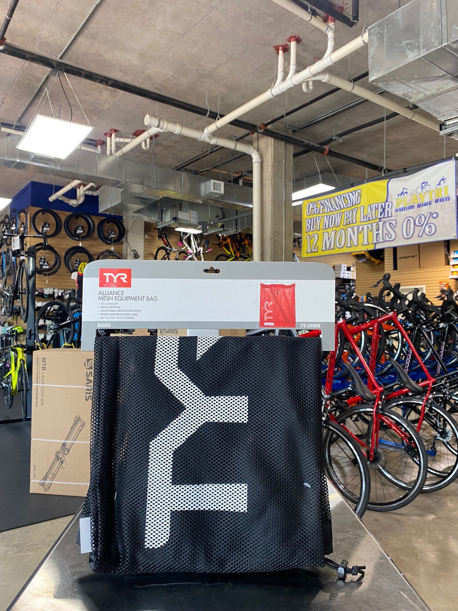 TYR Mesh Equipment Bag: Black 2022