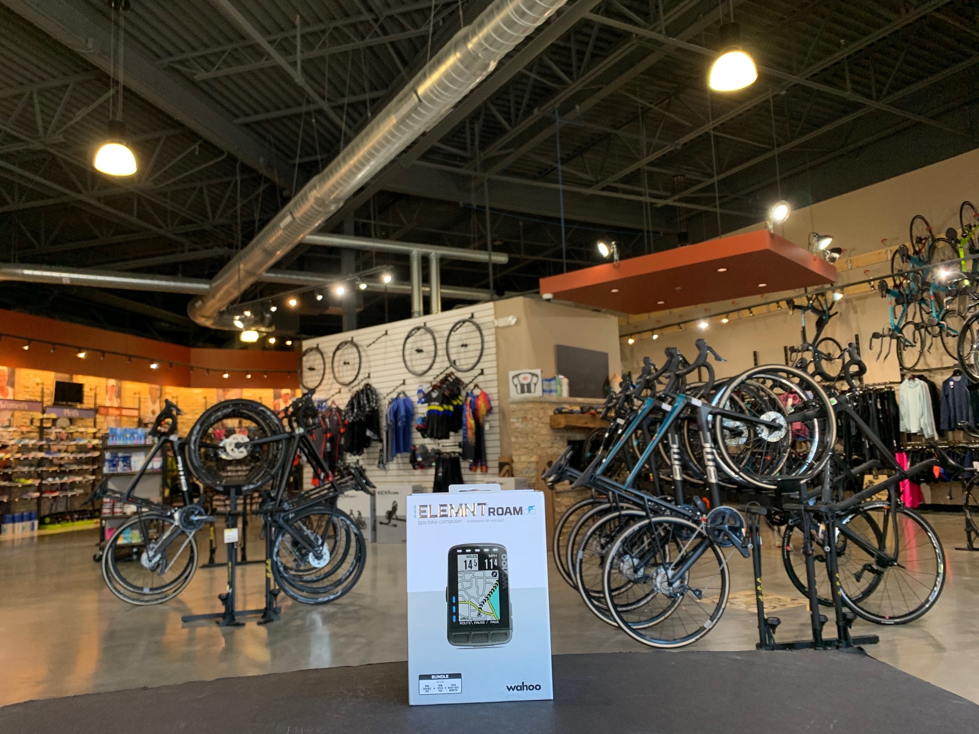 Wahoo Fitness Elemnt Roam Bundle