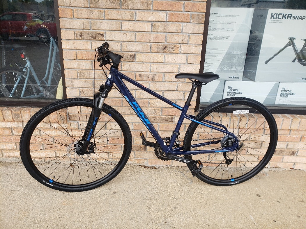 Fuji Traverse 1.5 Blue Hybrid/Gravel Bike 2022