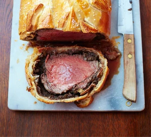 Beef wellington with red wine gravy