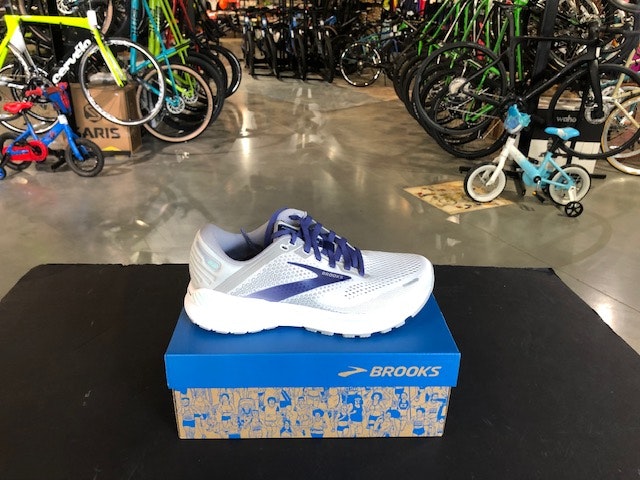 Brooks Womens Adrenaline GTS 22 Wide