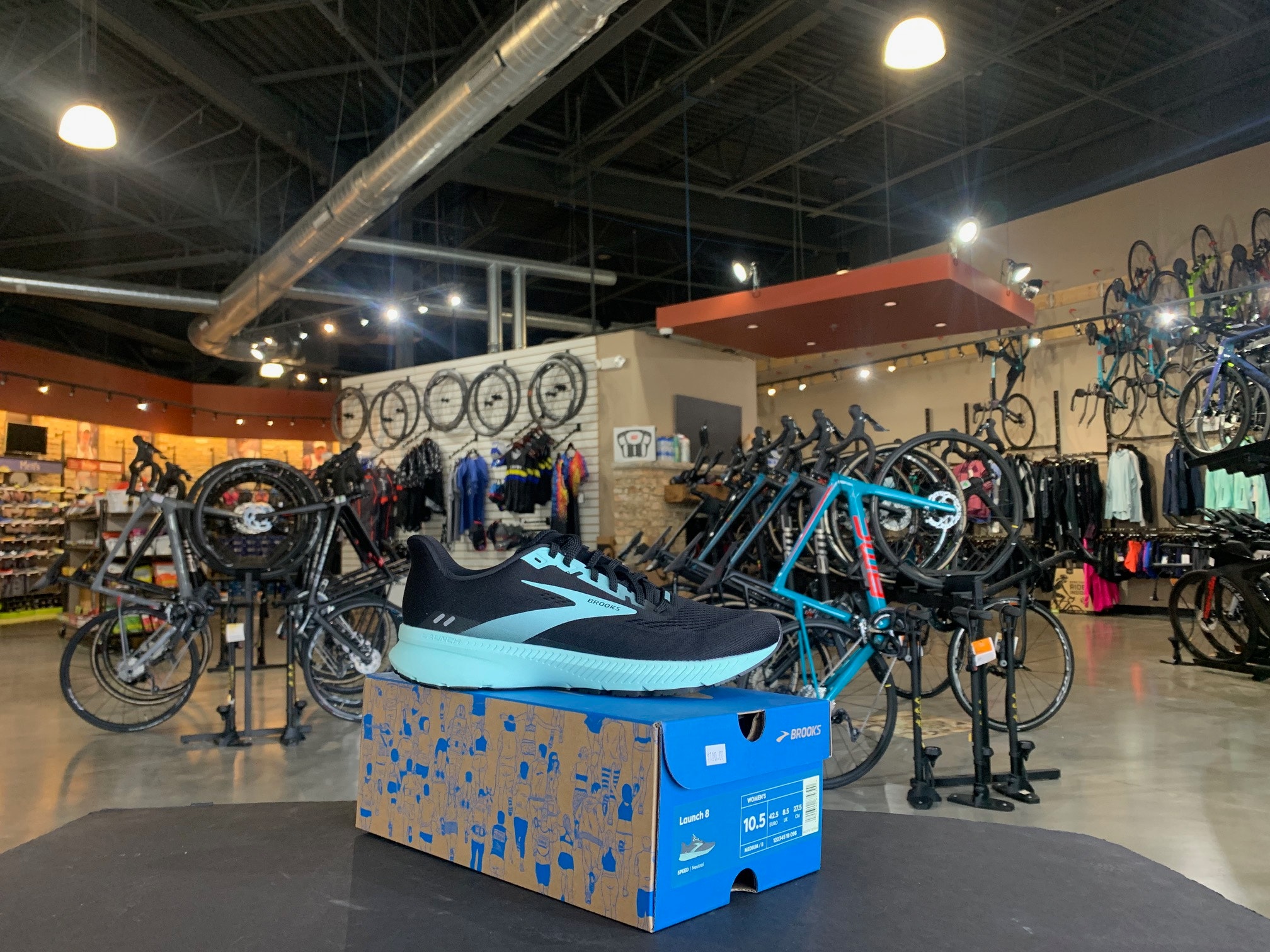 Womens Brooks Launch 8 Black/Ebony/Blue Tint