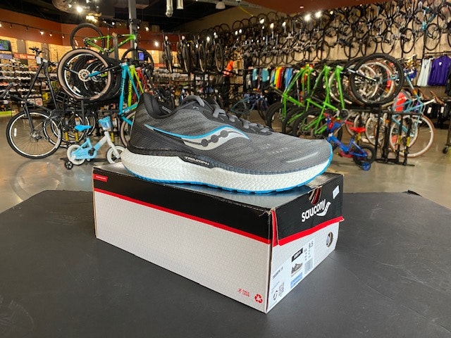 Men   s Saucony Triumph 19; Shadow/Topaz/Gris