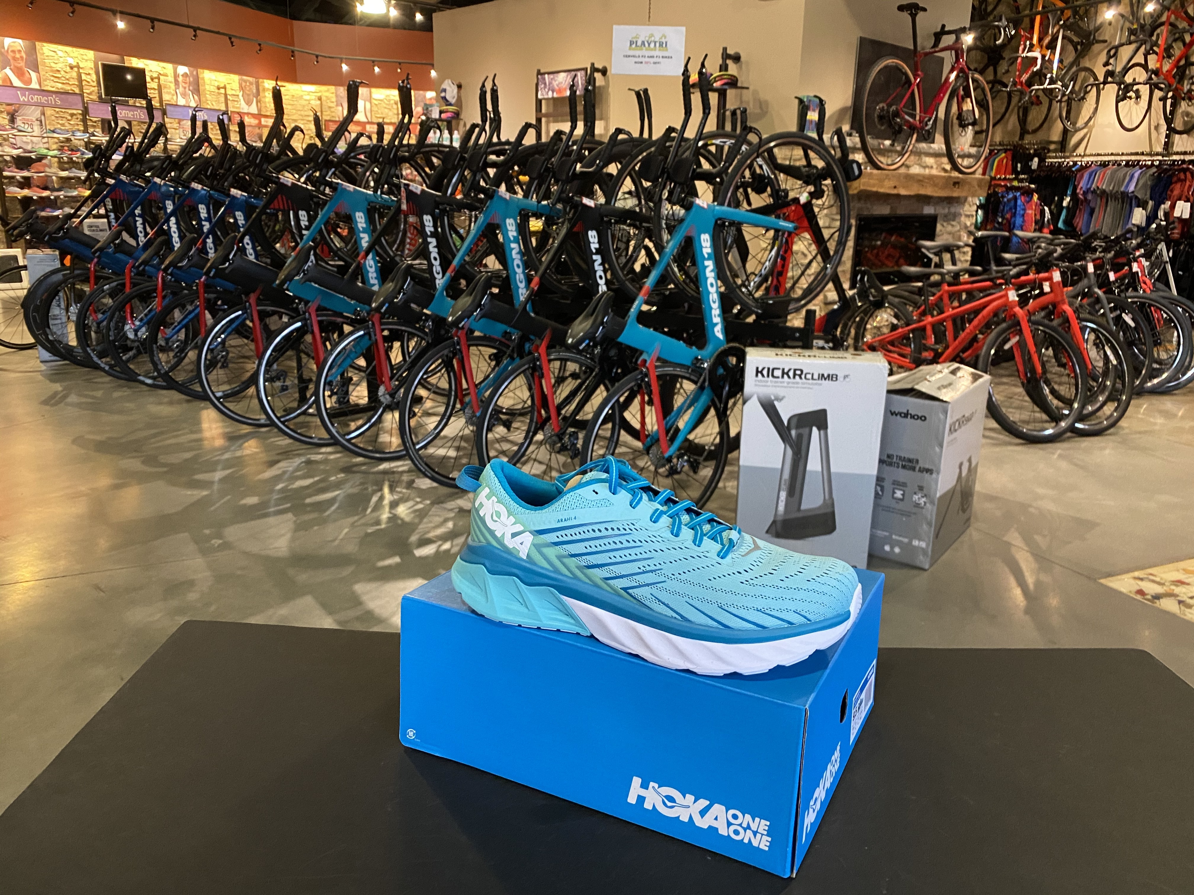Hoka Womens Arahi 4 Antigua Sand/Caribbean Sea