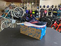 Women's Brooks Adrenaline GTS 22 Black/Purple/Coral WIDE