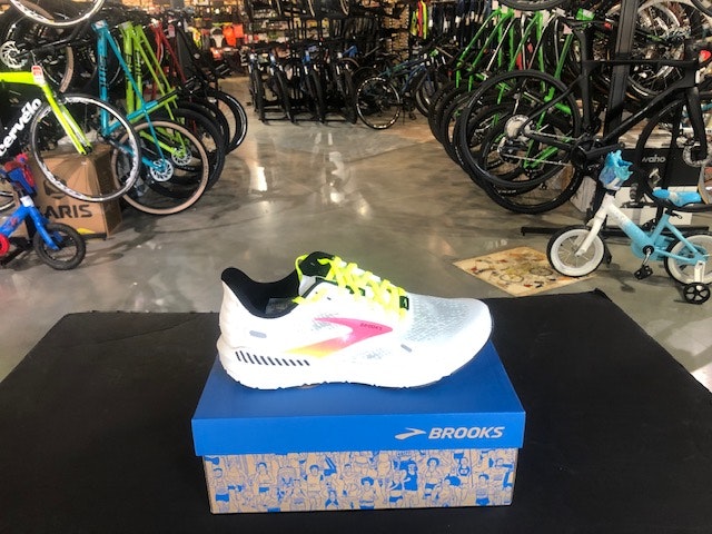 Brooks Mens Launch GTS 9 White/Pink/Nightlife