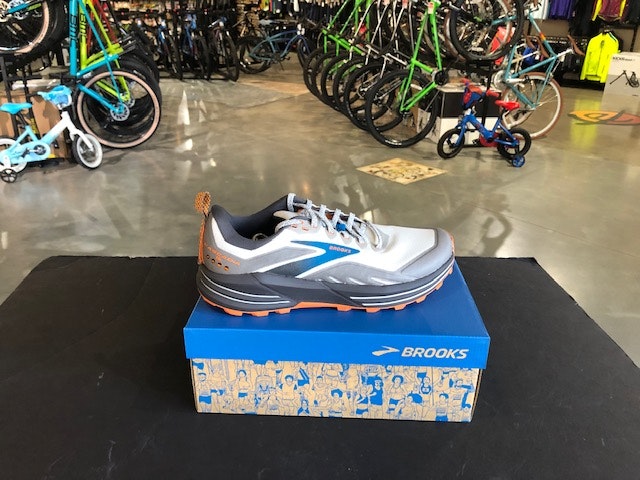 Brooks Mens Cascadia 16 Oyster Mushroom/Alloy/Orange