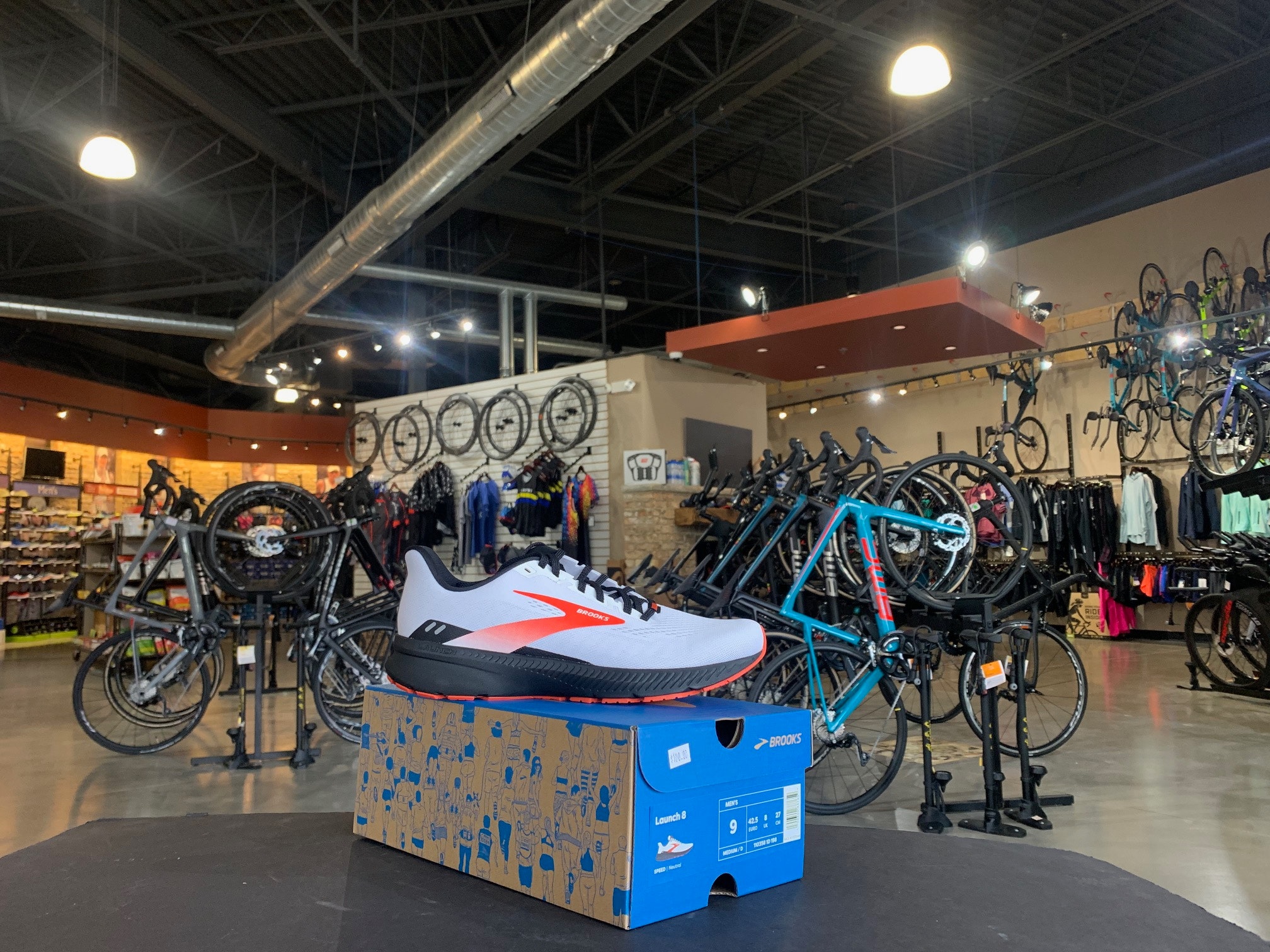 Mens Brooks Launch 8 White/Black/Red Clay