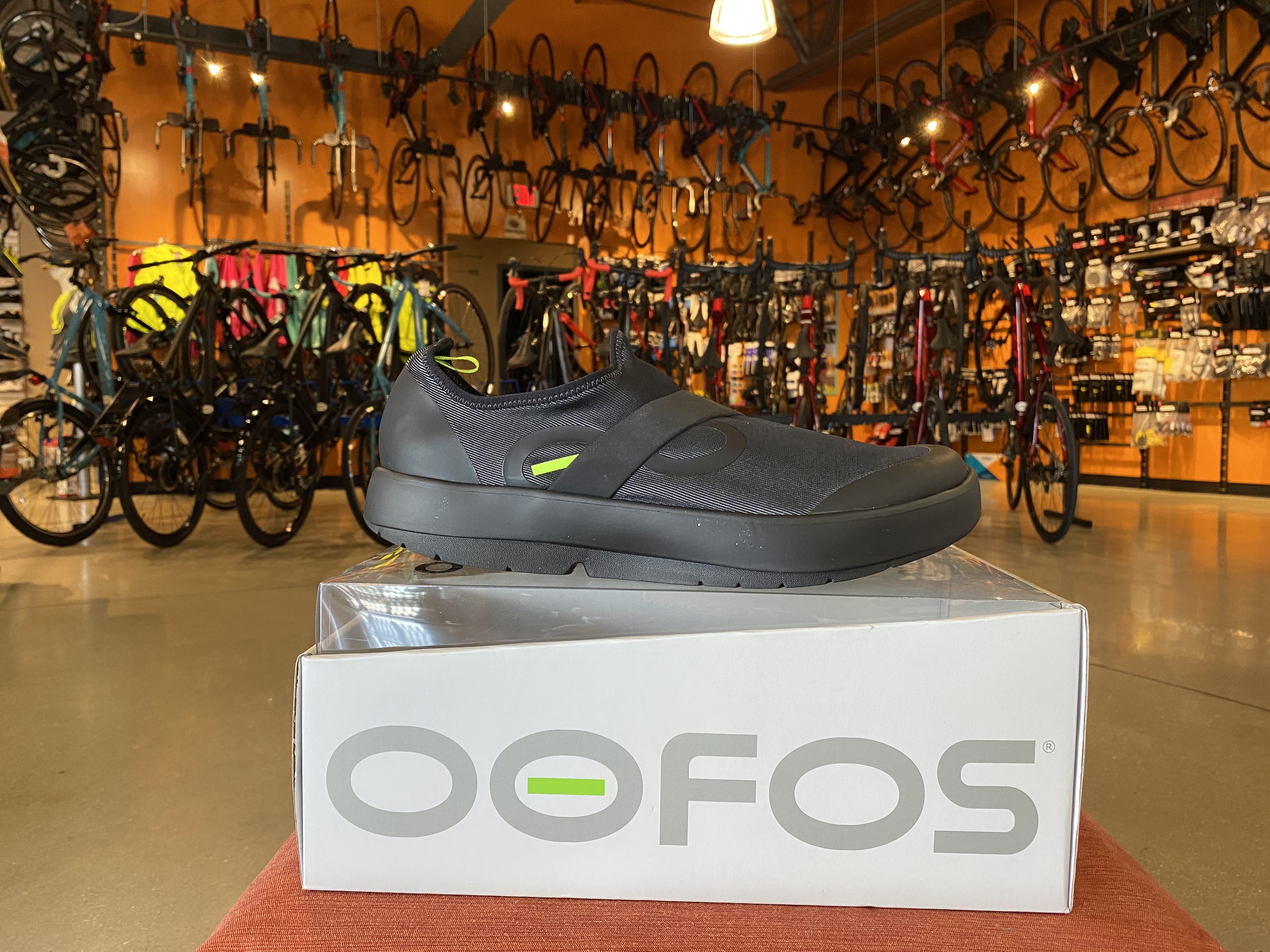 OOFOS Mens Oofos, OOmg Low