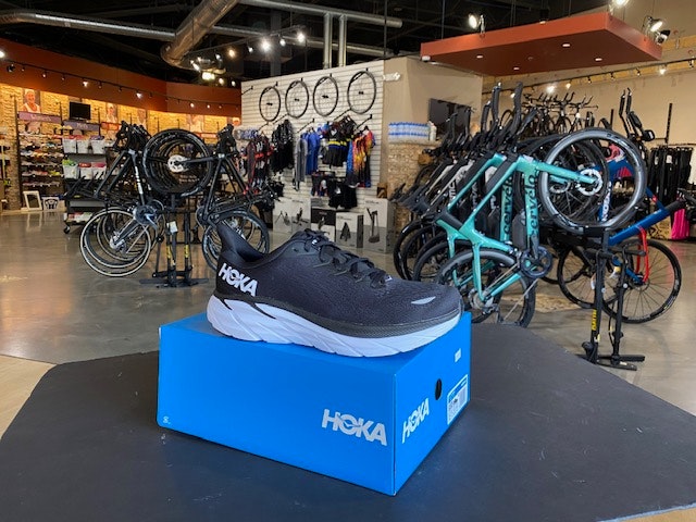 Men   s Hoka Clifton 8 Black/White