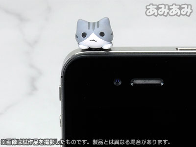 Nyanko Earphone Jack Accessory - Hanging Cat