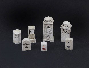 1/35 Stone Guideposts Unpainted Resin Kit