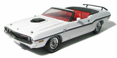 GreenLight Model Car 1/18 White w/Black Stripe 1970 Dodge Challenger Convertible
