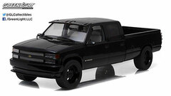 1/18 Artisan Collection - 1997 Chevrolet C-2500 Crew Cab Silverado - Black