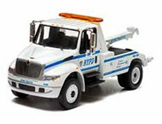 1/64 2013 International Durastar 4400 NYPD Tow Truck - White