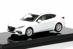 1/64 MAZDA AXELA SEDAN (2014) Snowflake White Pearl Mica