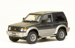 Hi-Story 1/43 Mitsubishi Pajero Metaltop Wide (1991) Majorca Black/Wheat Beige