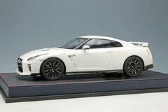 1/18 Nissan GT-R 2020 Brilliant White Pearl (Black Interior)