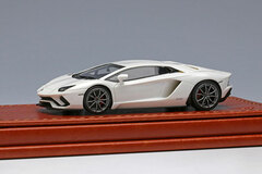1/64 Lamborghini Aventador S 2017 Bianco Oparis (Pearl White)