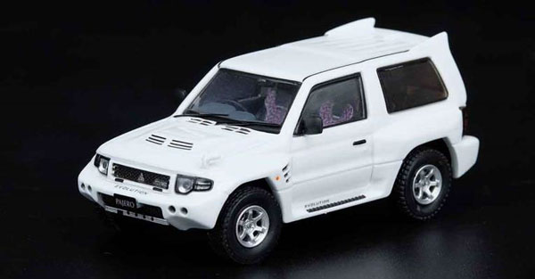 1/64 Mitsubishi Pajero Evolution White