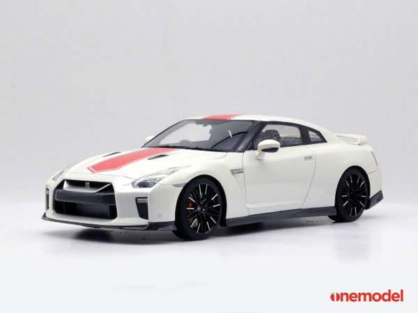 1/18 Nissan GT-R R35 50th Anniversary Edition White