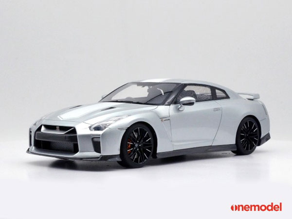 1/18 Nissan GT-R R35 50th Anniversary Edition silver