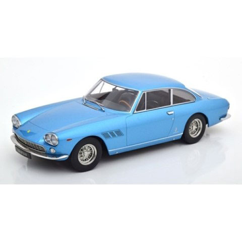 1/18 Ferrari 330 GT 2+2 1964 light blue-metallic