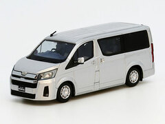 1/64 Diecast Model Toyota Hi-Ace 300 (Overseas Type) C33122 Silver Mica Metallic