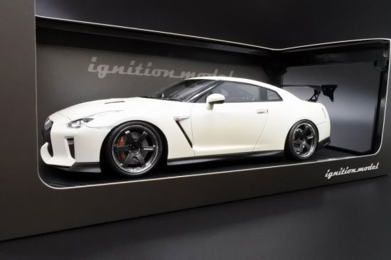 1/18 NISSAN GT-R (R35) Premium Edition White