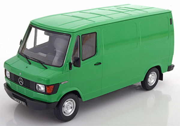 1/18 Mercedes 208D Transporter 1988 green
