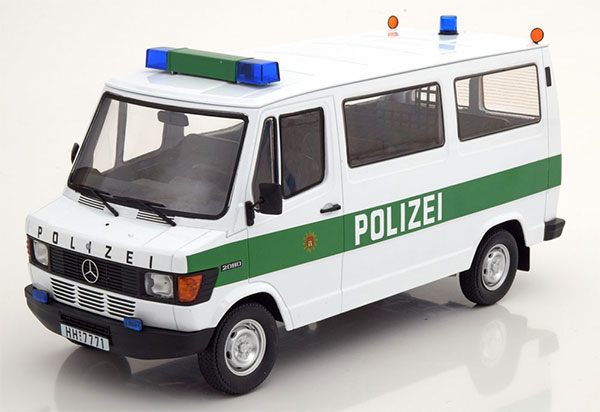1/18 Mercedes 208D Bus 1988 Police Hamburg white/green