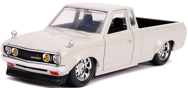 1/24 JDM 1972 Datsun 620 Pickup Beige