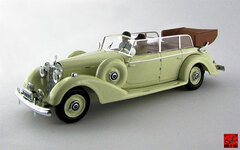 1/43 Mercedes 770K 1938 White w/ 2 Figures (Eva Brown/Guard)