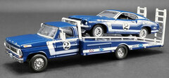 1/64 DAN GURNEY - FORD F-350 RAMP TRUCK WITH #2 1969 TRANS AM MUSTANG