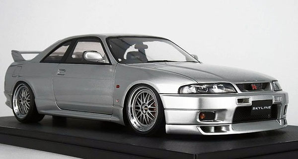 1/18 Nissan Skyline GT-R (BCNR33) V-spec Silver