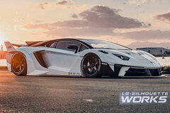 1/64 LB-SILHOUETTE WORKS LBWK 700 GT EVO Pearl white