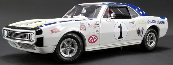 1/18 JOIE CHITWOODS CHARGIN CHEROKEE 1967 CAMARO #1