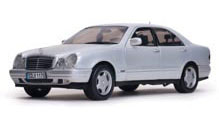 1/18 Mercedes-Benz E320 2001 Brilliant Silver