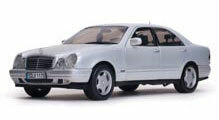 1/18 Mercedes-Benz E320 2001 Brilliant Silver