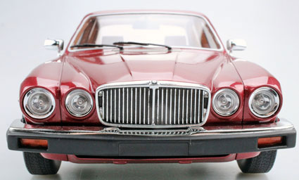 1/18 Lucky Step Series Jaguar XJ6 1982 (Red)
